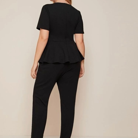 XL Black Zip Peplum jumpsuit. - Picture 4 of 8